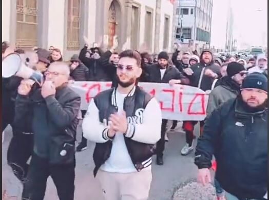 Manifestazione spontanee di marittimi presso il porto di Napoli.